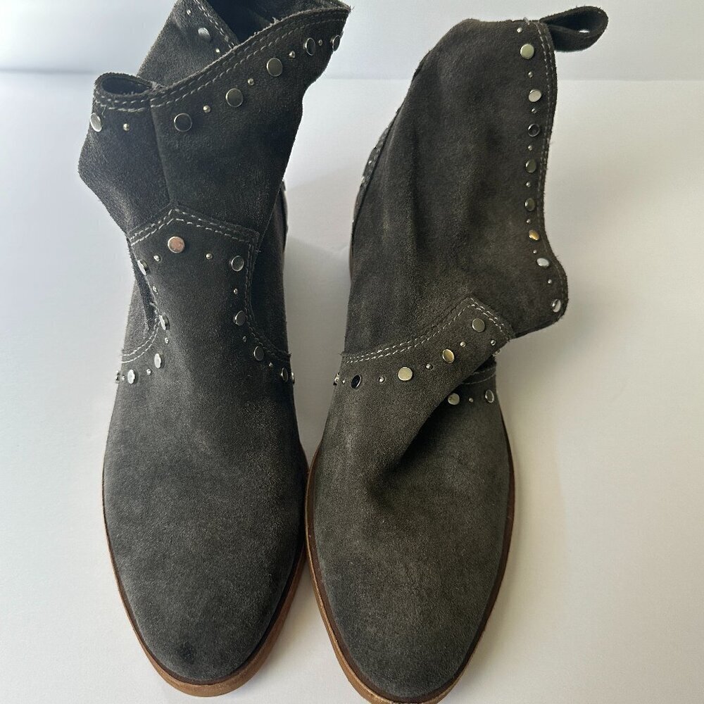 Dolce Vita Gray studded ankle suede boots size 8